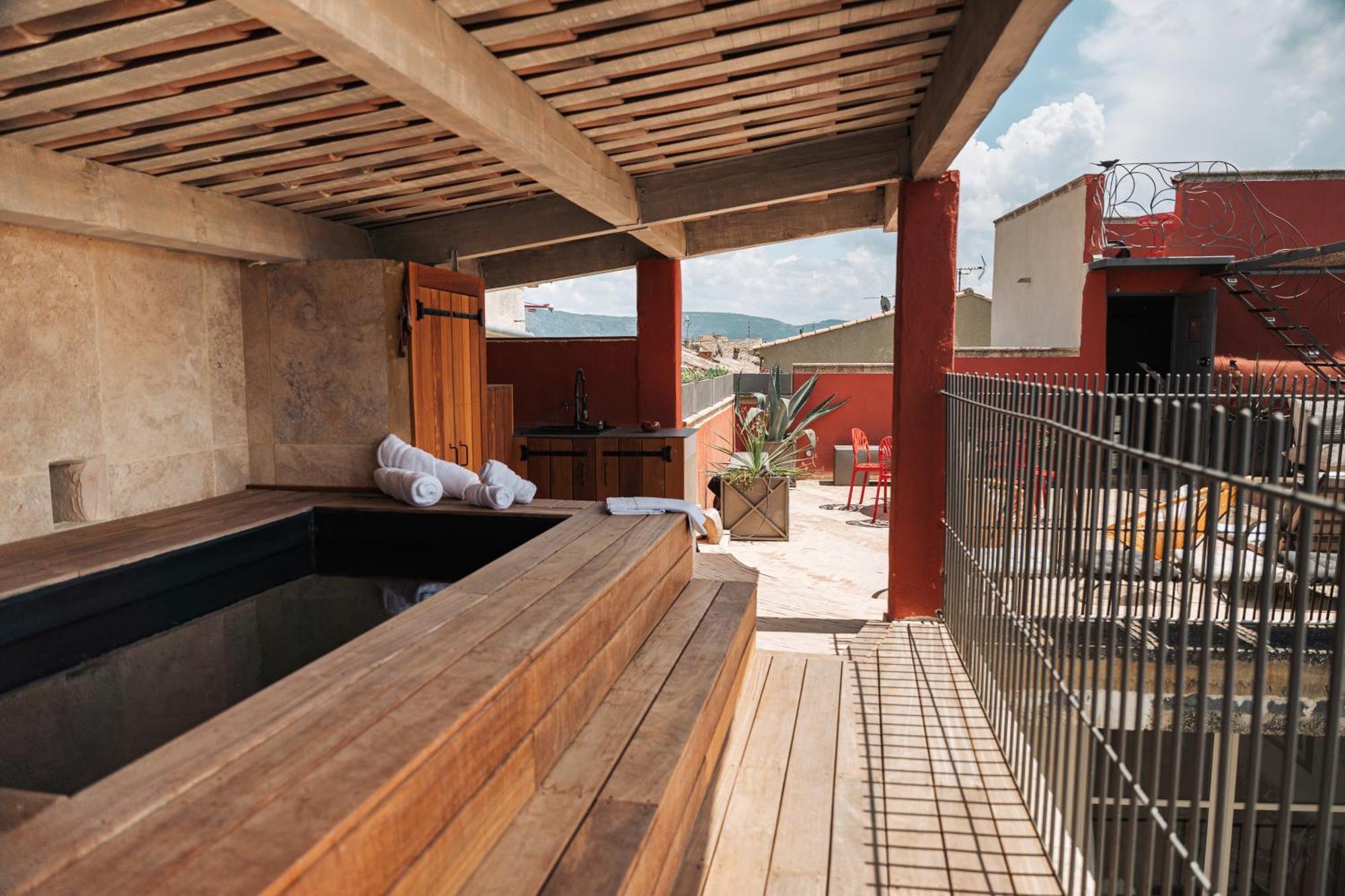 Palais Aoma, Hotel Particulier De Luxe En Provence LʼIsle-sur-la-Sorgue Екстериор снимка