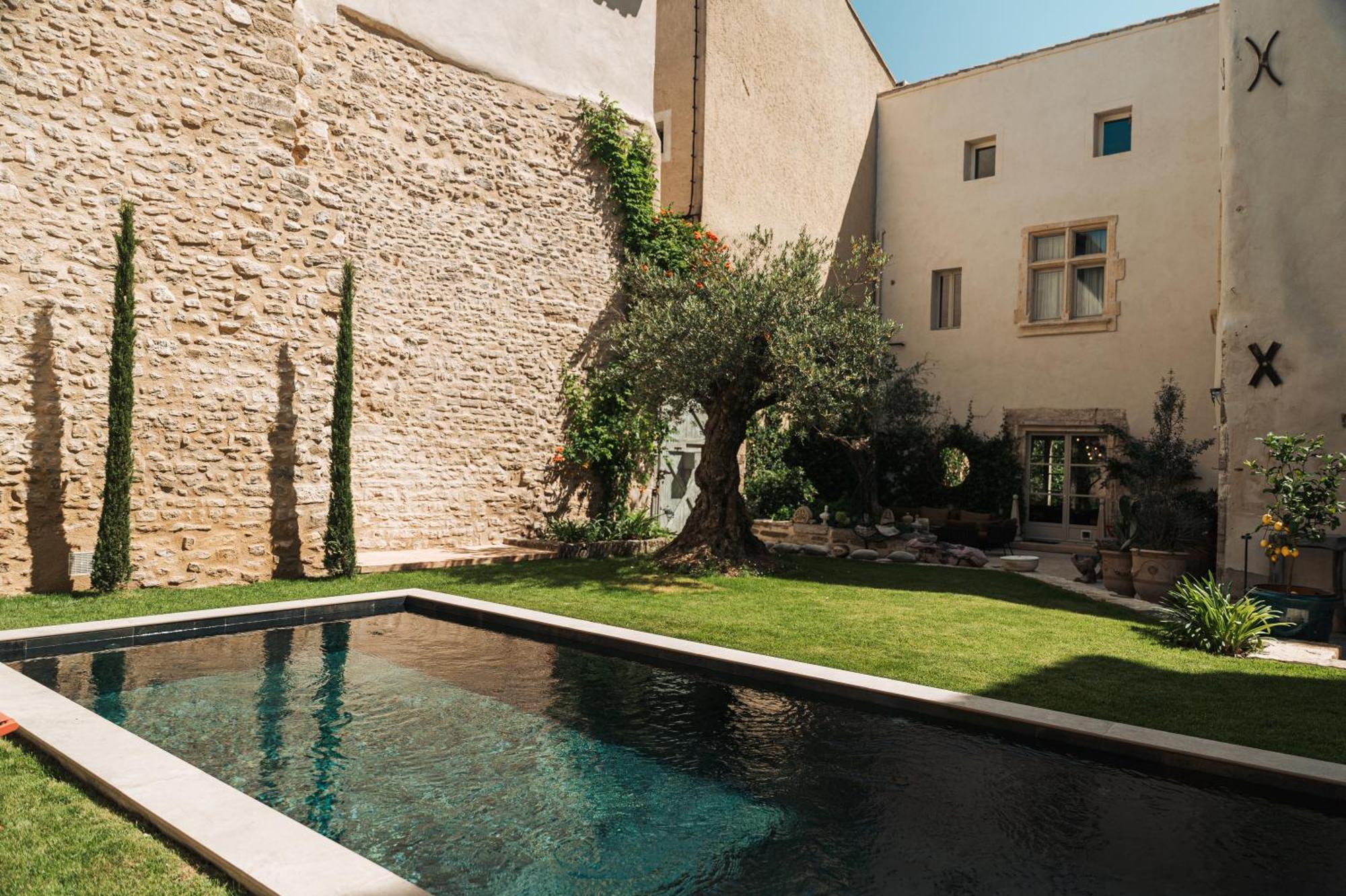 Palais Aoma, Hotel Particulier De Luxe En Provence LʼIsle-sur-la-Sorgue Екстериор снимка