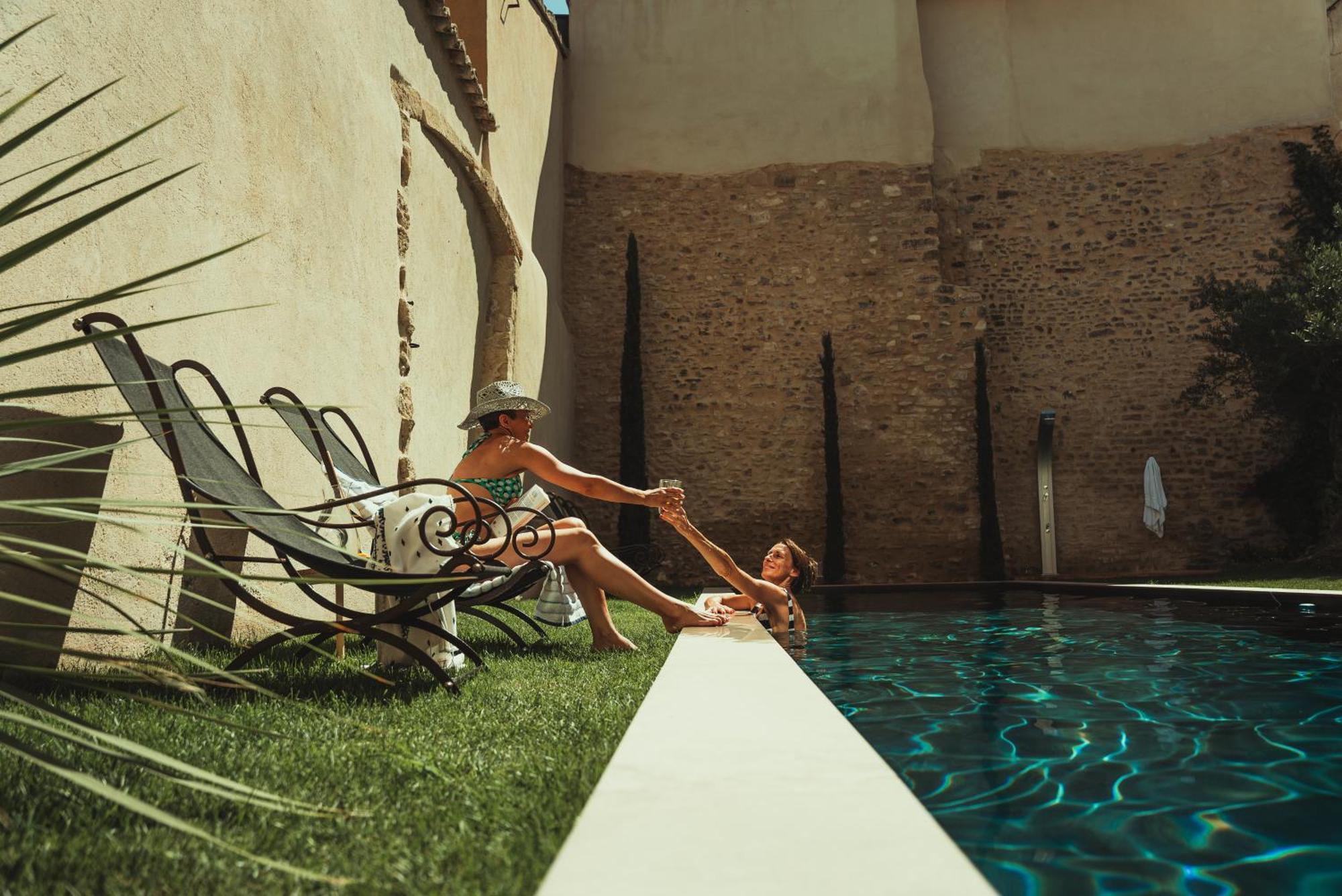 Palais Aoma, Hotel Particulier De Luxe En Provence LʼIsle-sur-la-Sorgue Екстериор снимка